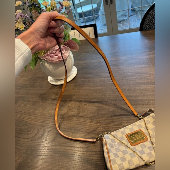Louis Vuitton Eva Handbag/Clutch - Damier Azur Canvas - Vintage but life left!🤎💛 - Picture 9 of 14